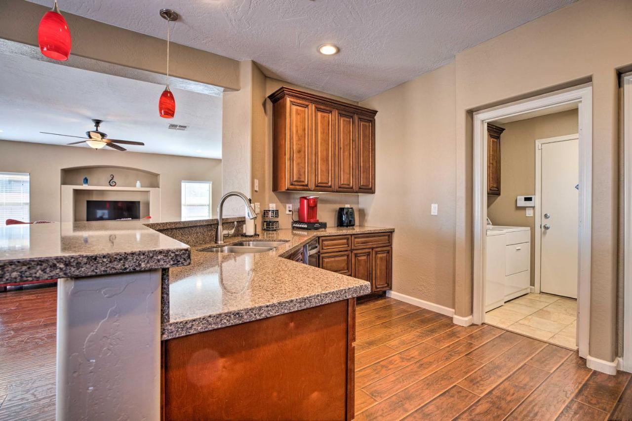 Maricopa Home With Outdoor Seating, 2 Mi To Golf! 외부 사진